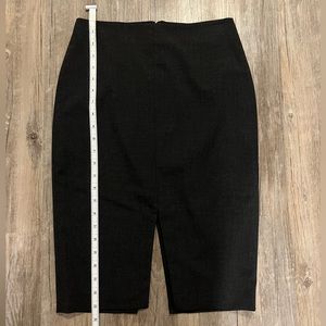 Banana Republic pencil skirt 00 Petite in EUC in grey/charcoal.